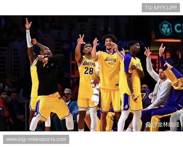 湖人新秀惊艳全场，引领未来篮球新风潮