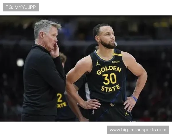 勇士库里远投连进五球，帮助球队拉开差距