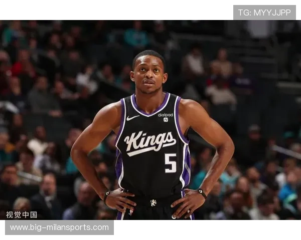 国王福克斯全场压制对手,突破与分球频频得分:速度与视野的华丽演出 国王福克斯全场压制对手,突破与分球频频得分:速度与视野的华丽演出