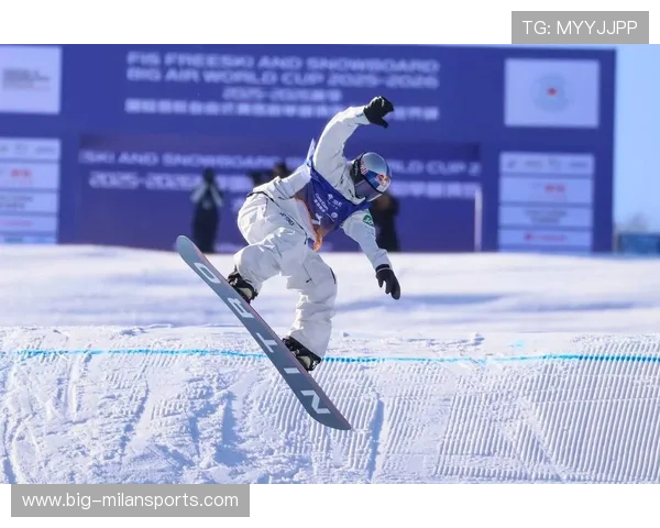世界滑雪巡回赛中国选手在大跳台项目中突破自我 世界滑雪巡回赛中国选手在大跳台项目中突破自我