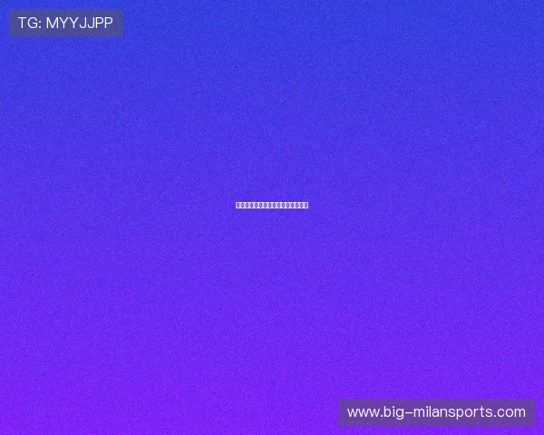 他把最后一枚队徽别在老球衣的胸前